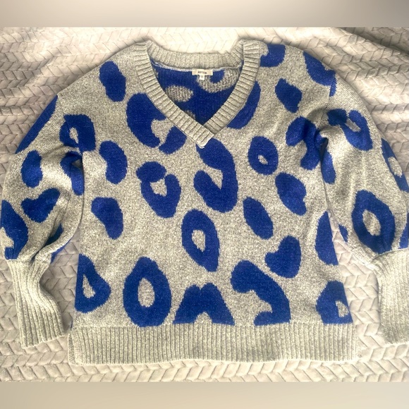 Women’s Kensie Gray and Blue Patterned Sweater - Picture 1 of 3